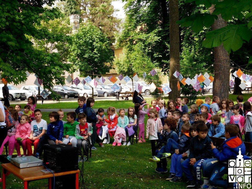 Manifestacija UBERI PRIČU razveselila bjelovarske mališane 2016 04 uberipricu 17
