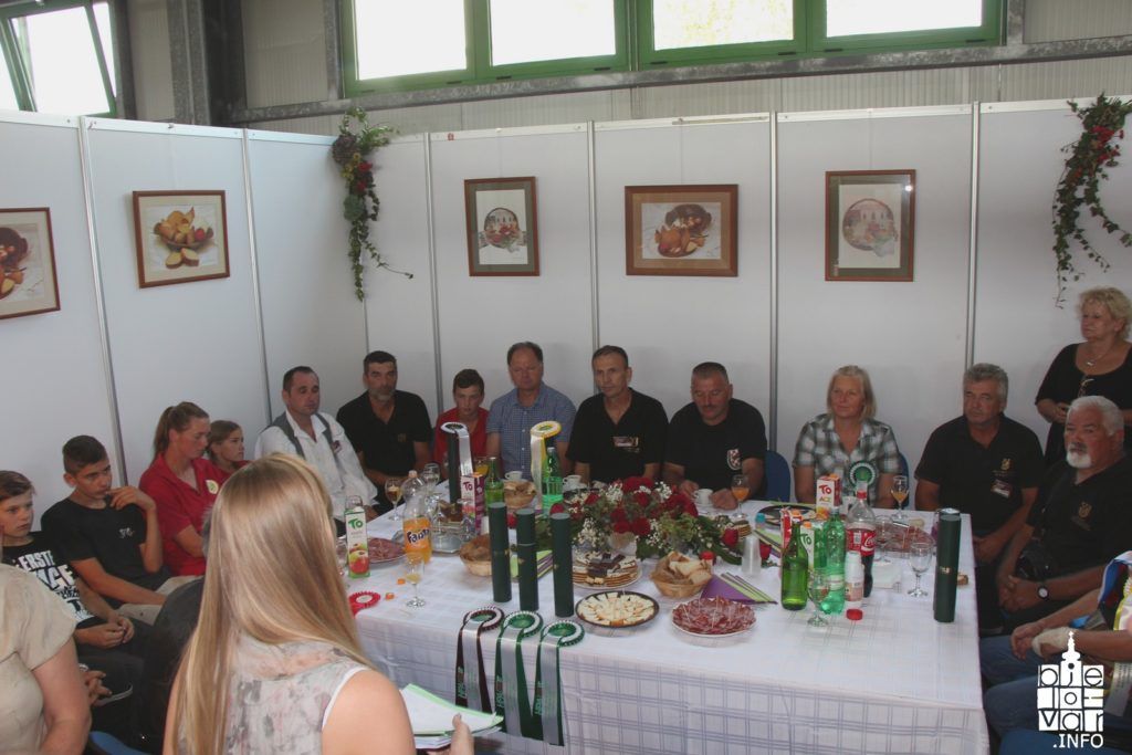 Predvođenje konja privuklo malobrojnu publiku 2016 09 sajamg2016bj 12