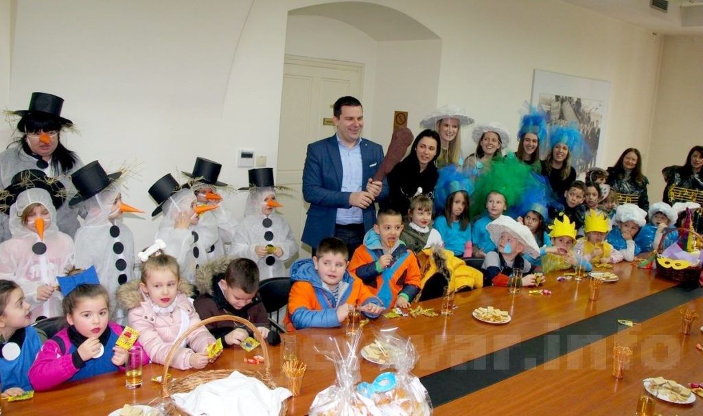 2018 djecjifasnik1 100