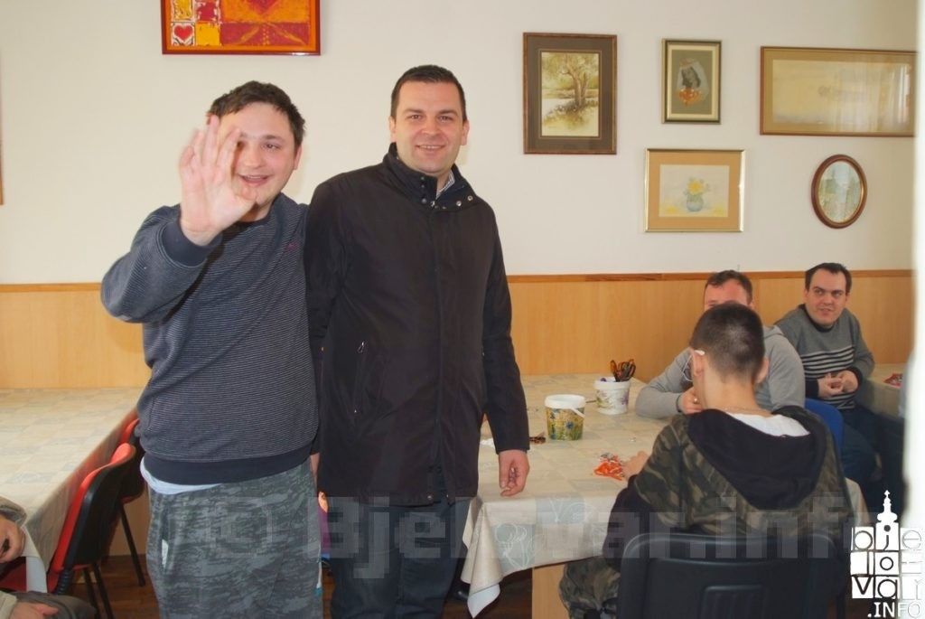 Povodom uskrsnih blagdana gradonačelnik posjetio korisnike Pučke kuhinje i Udruge OSIT 2018 gradPUCKA 11