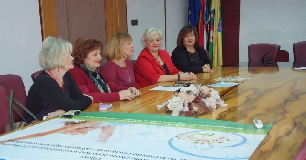 2019 zadovoljna žena 2