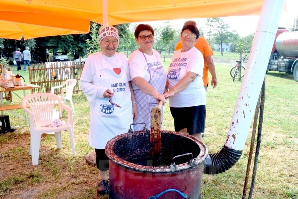 Održani Dani šljiva i rakije: Pristiglo 36 uzoraka rakije, uzorci stigli čak iz Bosne i Hercegovine 2019 bjelovar info sirac 2