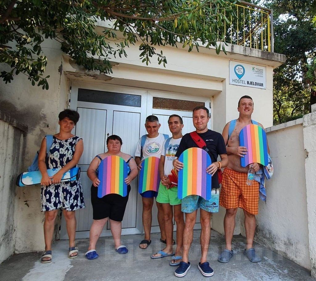 Na ljetovanju uživali korisnici Udruge osoba s intelektualnim teškoćama  zahvaljujući Gradu Bjelovaru MORE 1
