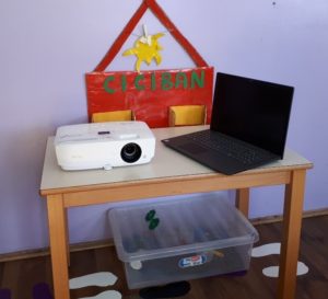 Prijenosno računalo i projektor