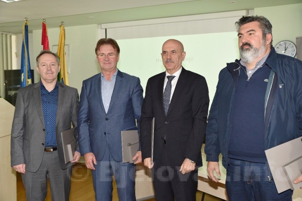 (FOTO) DOBITNICI ZLATNE KUNE o poslovanju tvrtki i daljnjim planovima 2019 bjelovarinfo zlatna kuna 10 12 2019 61