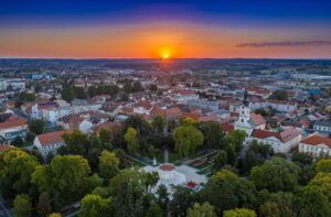 Pogled na Bjelovar iz zraka pokazuje pravilan raspored ulica
