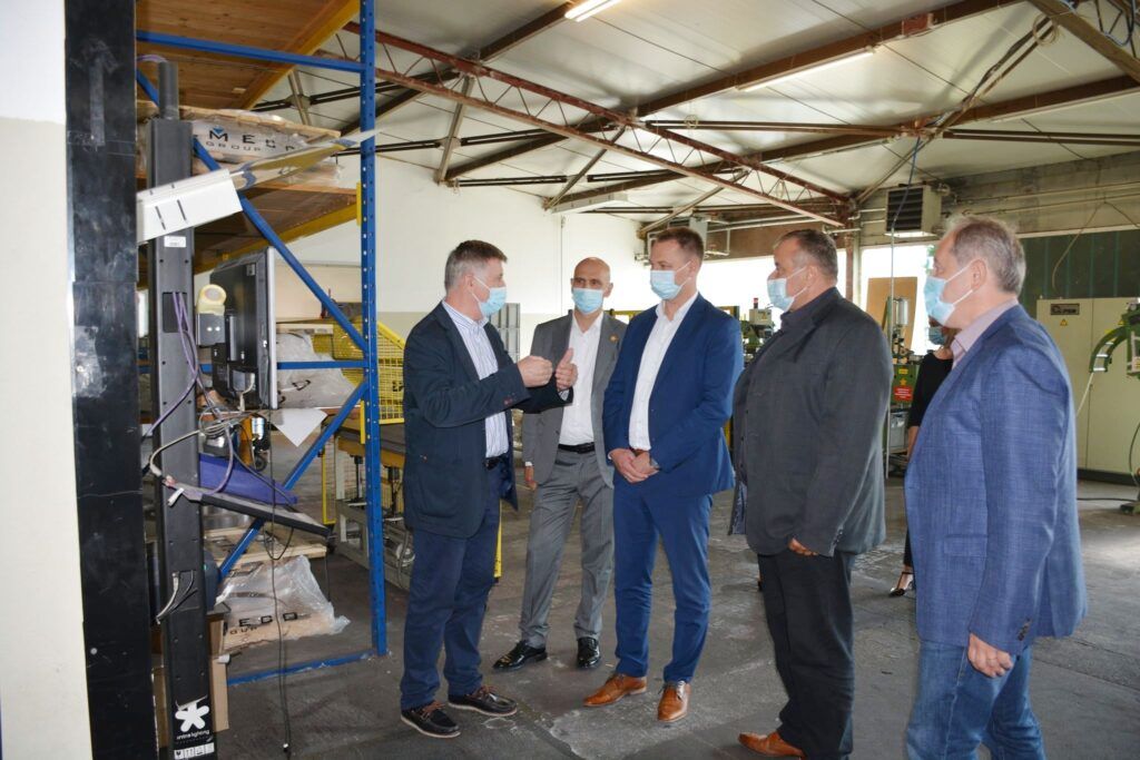 Župan Marko Marušić posjetio uspješnu čazmansku tvrtku Intra Lighting – Najavljen novi investicijski projekt od 3 milijuna eura cazma 3
