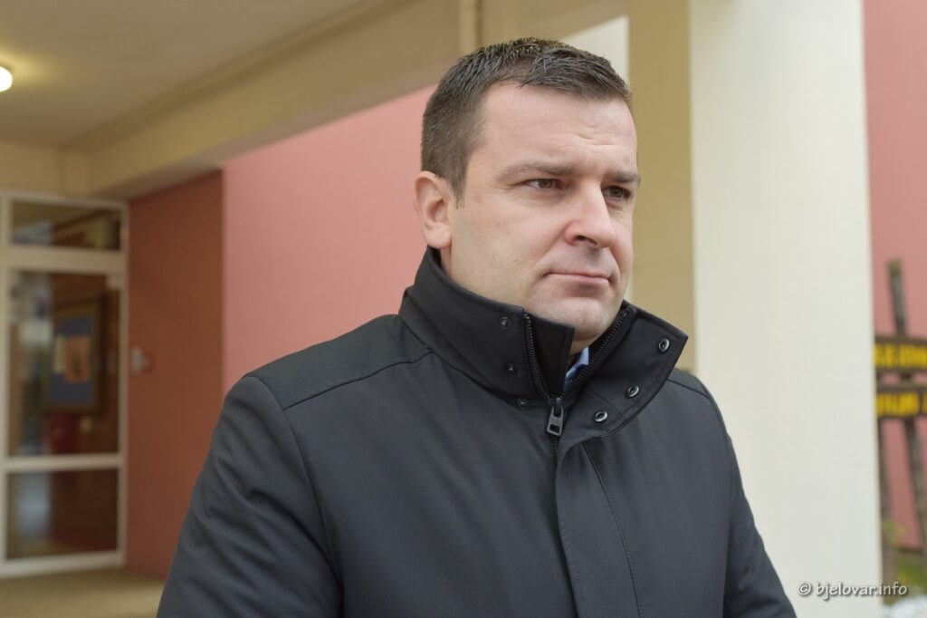 Nema potvrde ni cjepiva koje će nas u potpunosti zaštititi od koronavirusa 2022 02 08 hrebak 1