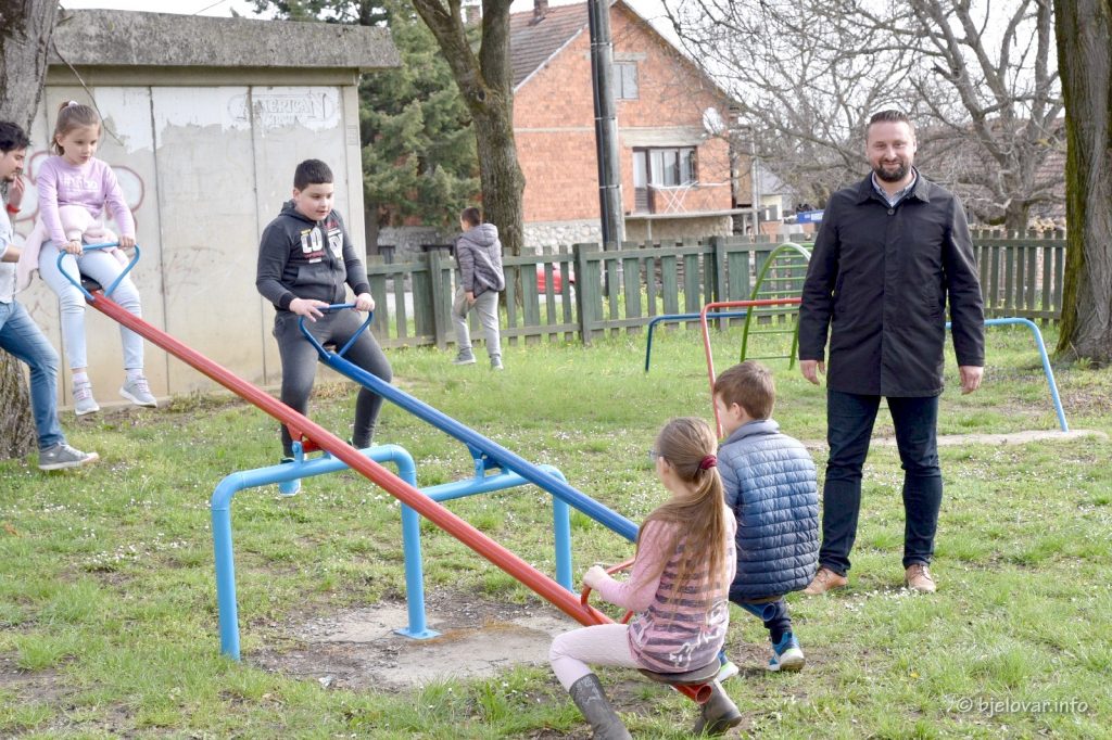 Grad Bjelovar nastavlja obnavljati dječja igrališta – Uređeno igralište u Hrgovljanima 2022 04 08 brajdic 42