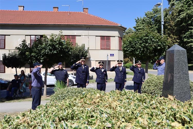 Obilježena obljetnica pogibije trojice policajaca u Daruvaru IMG 0203
