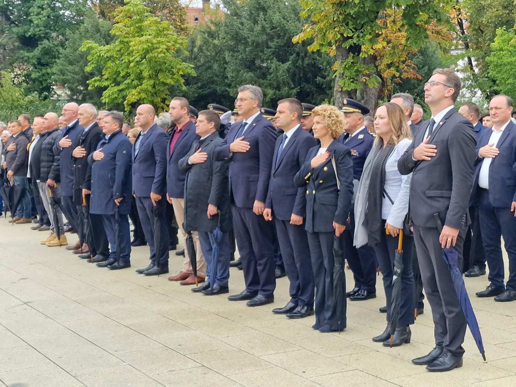 MIMOHOD POBJEDNIKA – Premijer Plenković u Bjelovaru: Na današnji dan se prisjećamo naših velikih heroja dan grada bjelovara 27