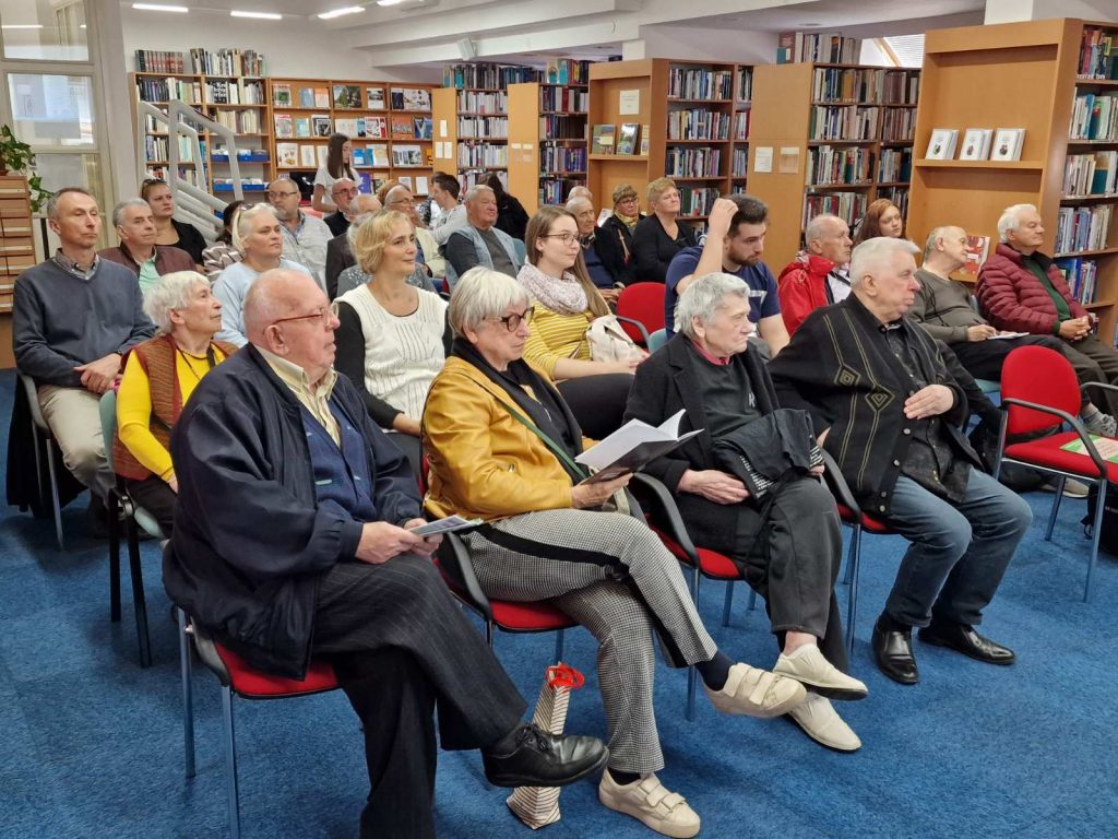 Esperantisti Bjelovara svome gradu poklonili izložbu o Japanu i promociju fantastične pripovijesti Mor Đure Sudete esperantisti 10