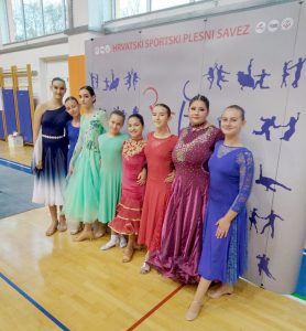 3.Jana Martamatea Ramona Tia Ivana Erika Matea Sara 002