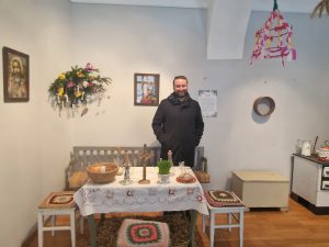 U POVODU BLAGDANA OTVORENA IZLOZBA RADOVA UCENIKA OSNOVNIH SKOLA 1