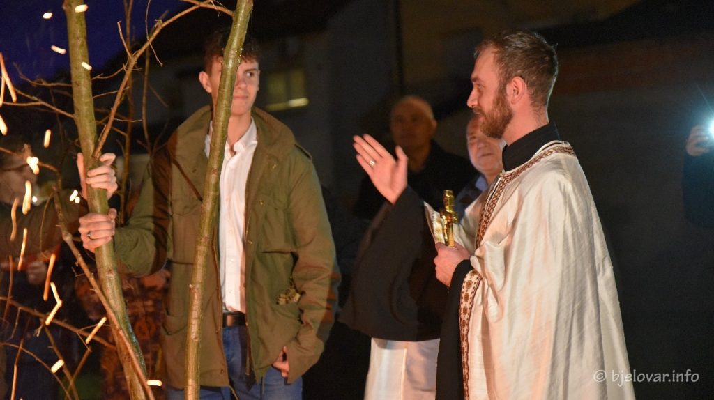 Pravoslavni vjernici proslavili Badnju večer u crkvi sv. Trojice u Bjelovaru 2023 01 06 pravoslavni badnjak 85