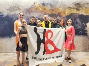 clanice H 8 i roditelji u Sloveniji na natjecanju 002