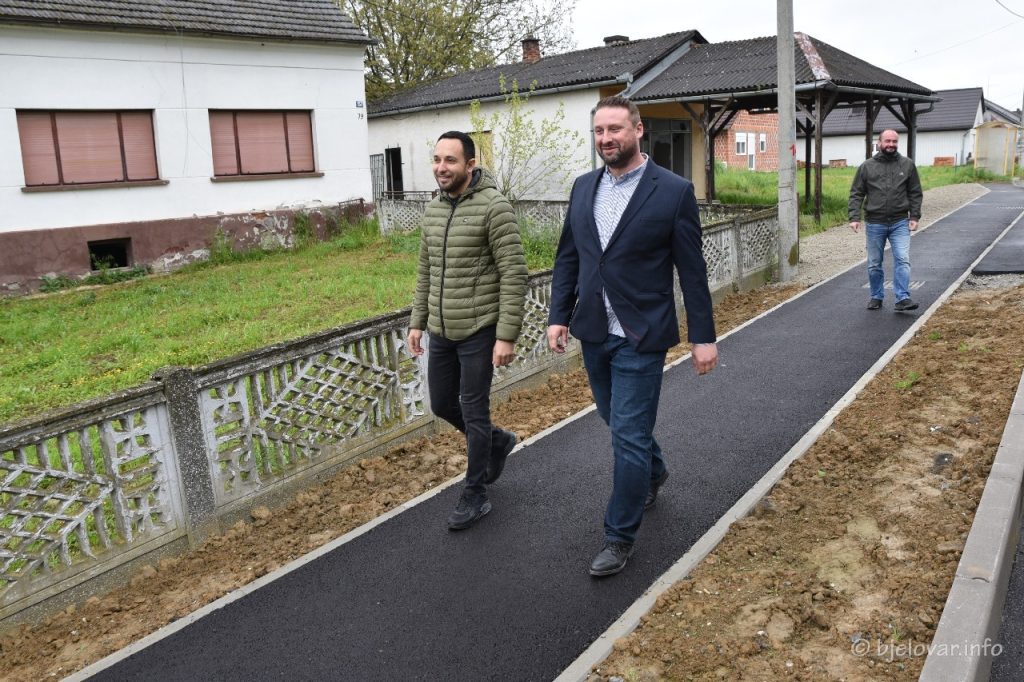 U Bjelovaru se radi na investicijama vrijednim 27 milijuna eura – završen nogostup u Brezovcu, najavljen na Križevačkoj cesti 2023 05 03 brezovac 9