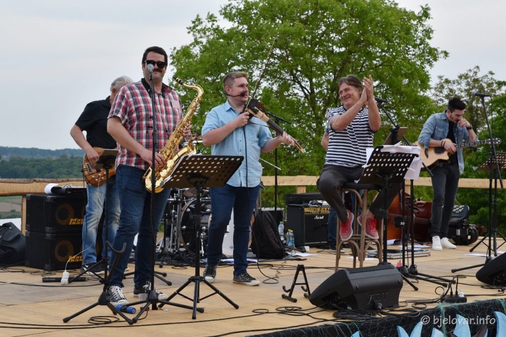 Preko tisuću posjetitelja uživalo u Balaševićevim pjesmama na Vidikovcu u Velikom Trojstvu 2023 05 07 koncert veliko trojstvo 46