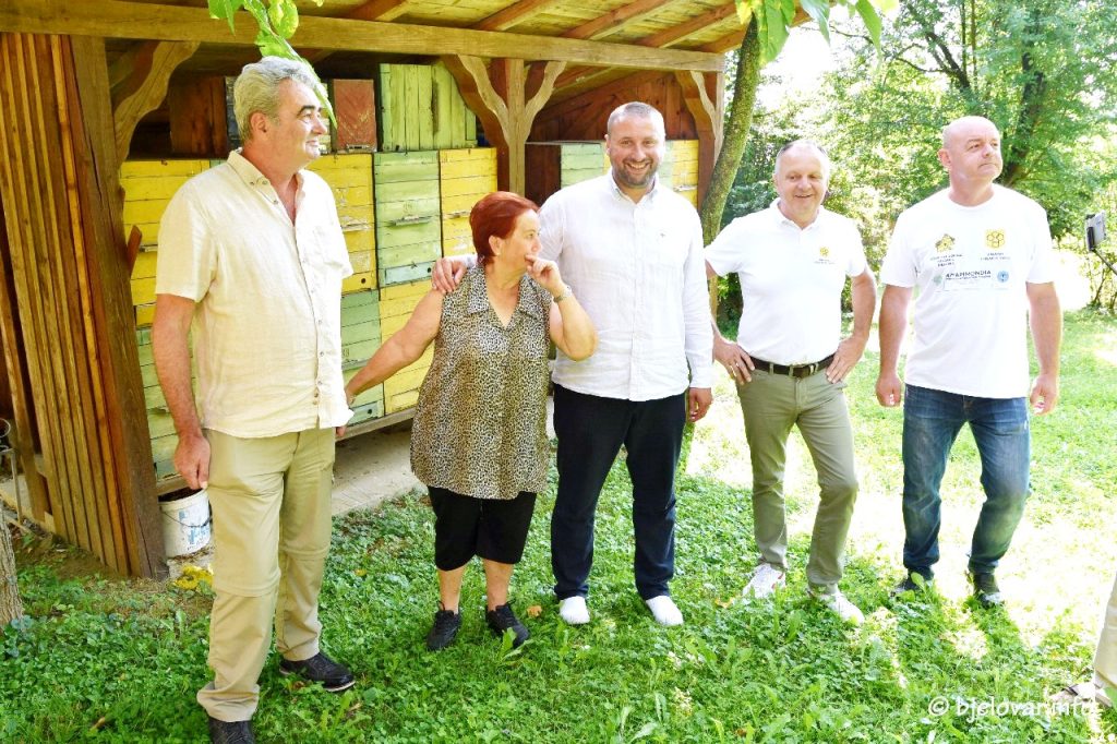 PČELARI zadovoljni suradnjom s Gradom Bjelovarom: Svaka pomoć dobro dođe 2023 07 20 pcelari 33