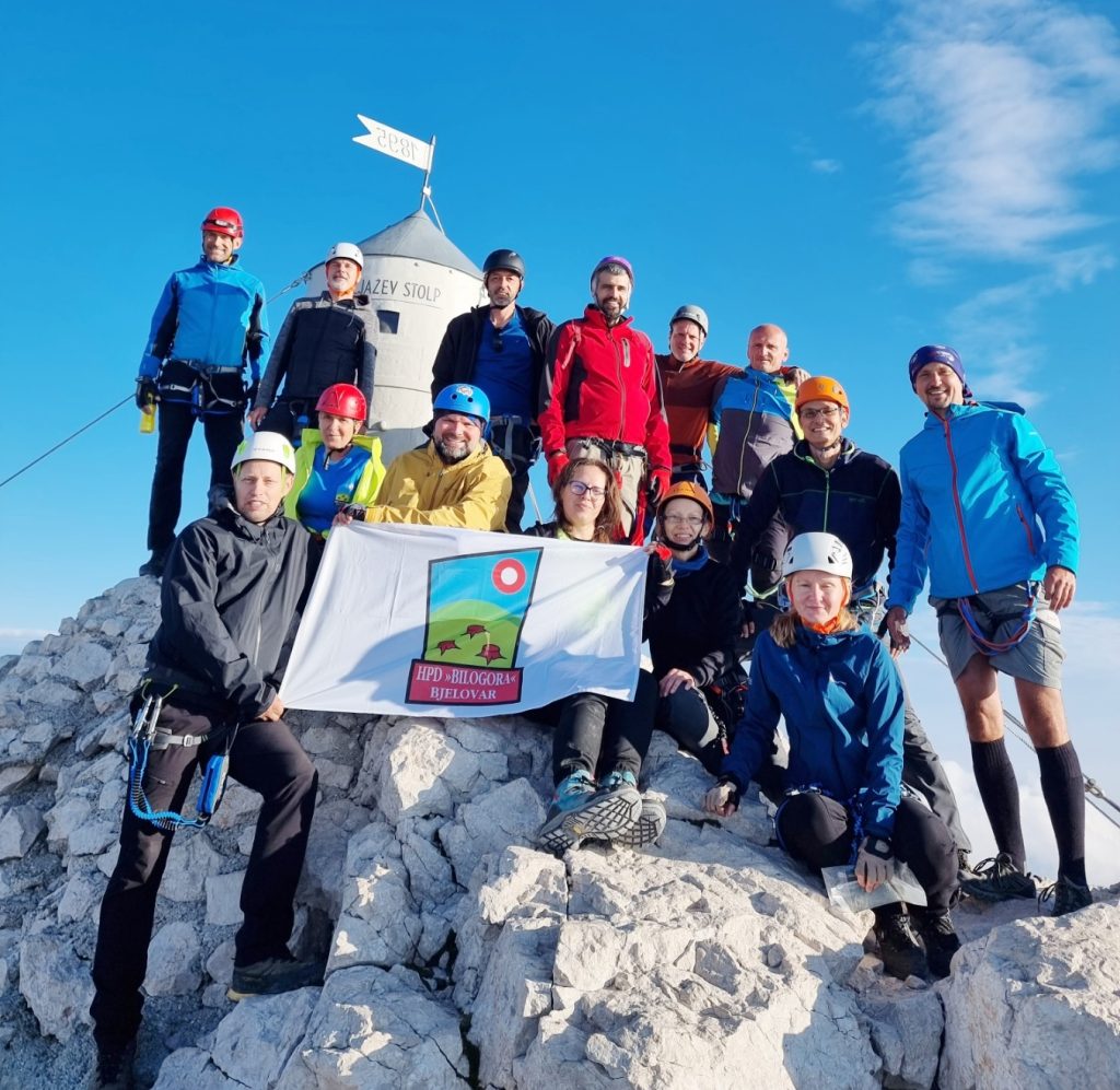 15 Bilogorci na vrhu Triglava