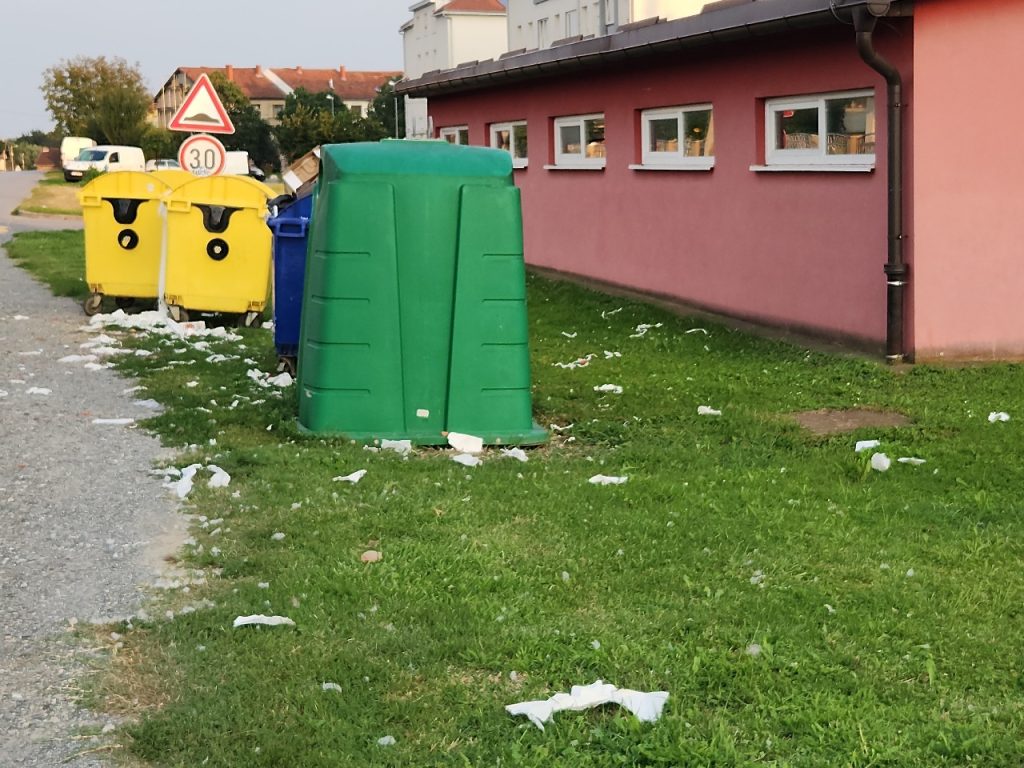 (FOTO) Kako građani odvajaju otpad. Pogledajte kako izgleda zeleni otok u Ulici Kamile Kolbe 2023 08 16 kamila kolba 2