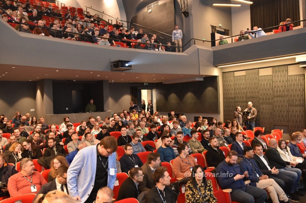 REKORDAN BROJ SUDIONIKA na bjelovarskoj konferenciji IT-a i tehnološke industrije – B:IT.con 2023. 2023 12 09 IT konferencija 31