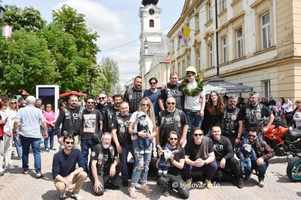 Glumci u salonu, motori na korzu – sutra nezaboravni dan BOK Festa u Bjelovaru 2024 05 04 bokfest 311