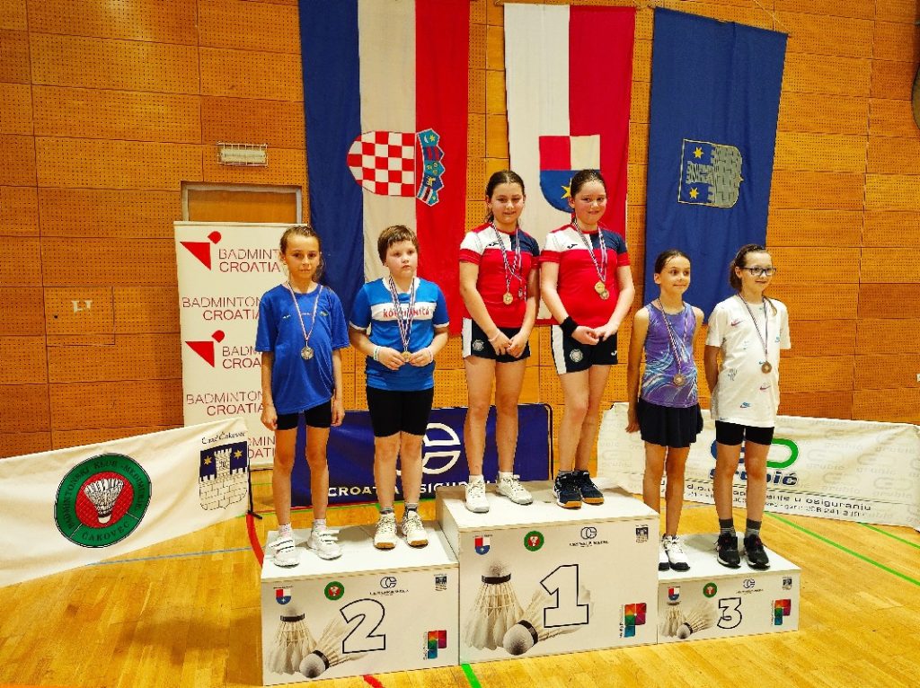 Badmintonaši sudjelovali u 2. krugu Hrvatskog kupa. Lora Kalem u paru osvojila srebrnu medalju, a Tia Rakovčan broncu! 2024 05 07 badminton 2