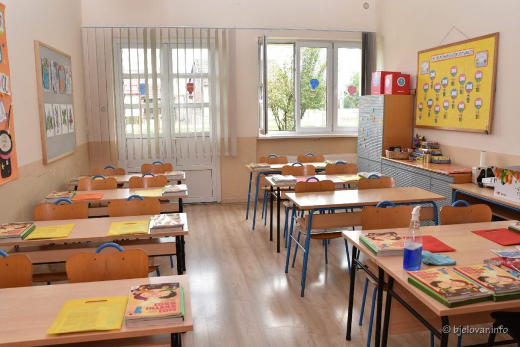 Više od 4000 djece dobilo odgodu upisa u prvi razred – Koji su razlozi? 2024 09 27 skola 1 1024x683 1