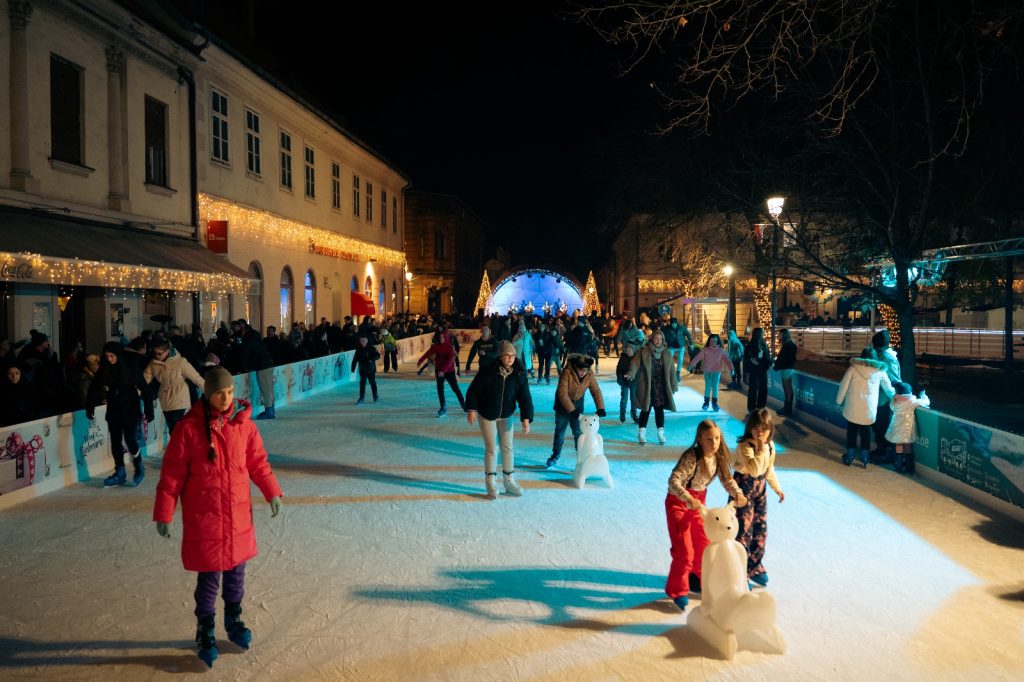Uskoro počinje Advent u Bjelovaru i otvara se klizalište – evo koje su cijene klizaliste 1 1024x682 1