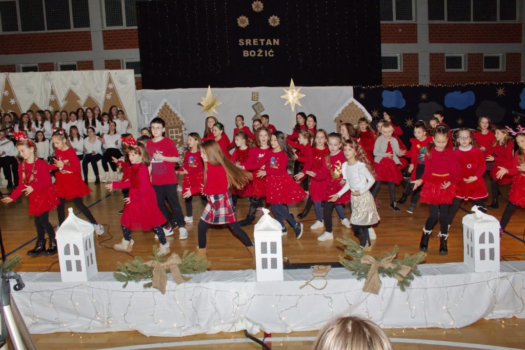 Veseli prosinac u Osnovnoj školi Veliko Trojstvo – Radost, kreativnost i zajedništvo OS trojstvo priredba 2