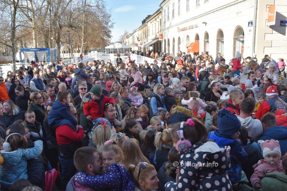 Stara godina u Bjelovaru: Doček dječje nove godine, Hotel kruna i koncert Miroslava Škore! djecja nova godina 2023