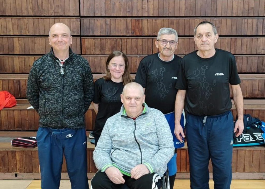 parastolnotenisac bji