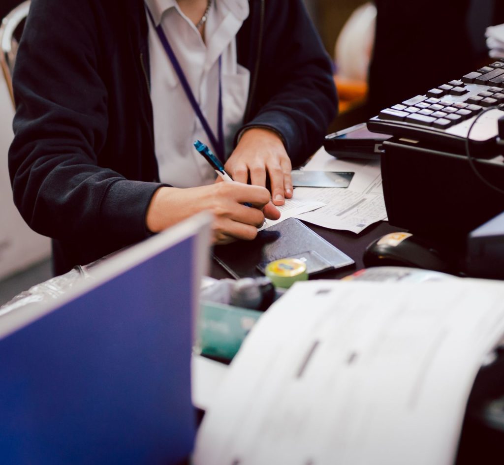 Podignuta optužnica protiv voditelja poslovnice te bankarice koji su oštetili banku za preko 5 milijuna eura posao banka sluzbenica