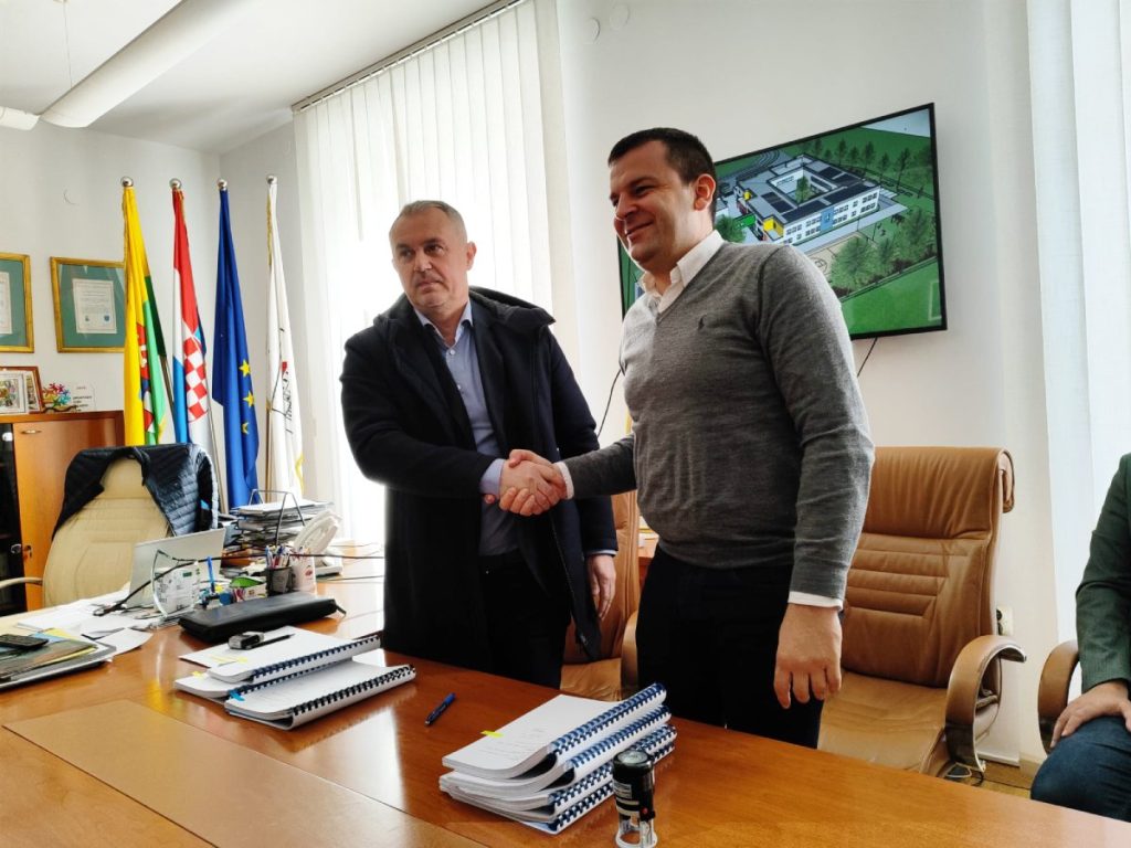 Izabran izvođač radova za gradnju nove škole u Bjelovaru. Jednosmjenska nastava na vidiku skola sjever ugovor 1