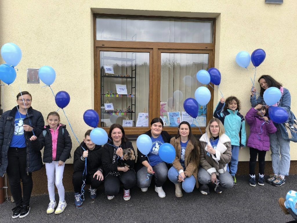 Djeca s autizmom zasjala kroz umjetnost – izložba u Velikom Trojstvu 2025 04 03 autizam 7