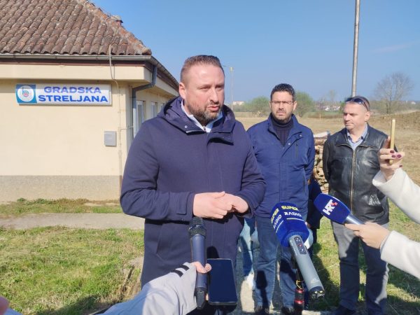 Bez naslova