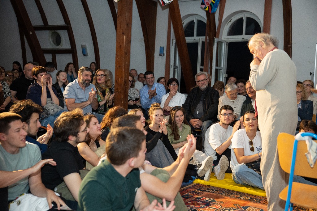 Kazališna čarolija pod kupolom Gimnazije Bjelovar: Zijah Sokolović oduševio publiku na BOK festu 2025 05 15 gimnazija 3