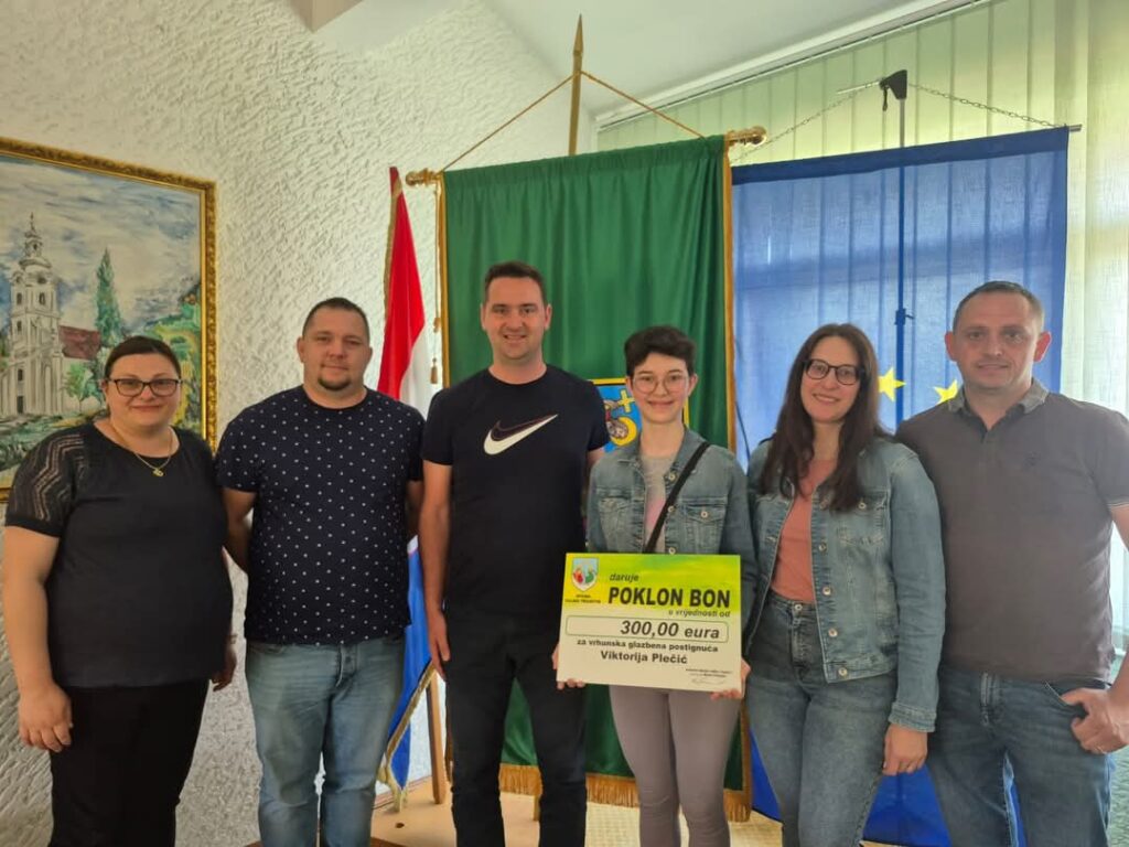 Načelnik Općine Veliko Trojstvo uručio nagradu mladoj glazbenici Viktoriji Plečić! VIKTORIJA PLECIC 2