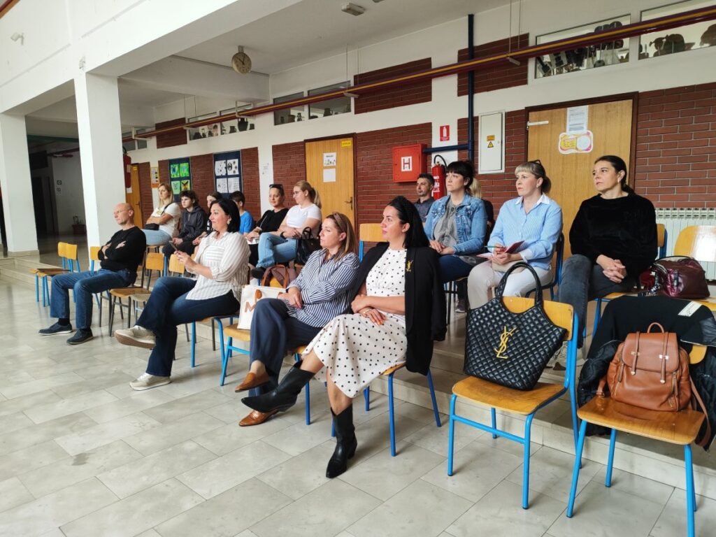 Ekranizam: Nova bolest digitalnog doba – roditelji i stručnjaci u borbi za zdrav razvoj djece ekranizam 5