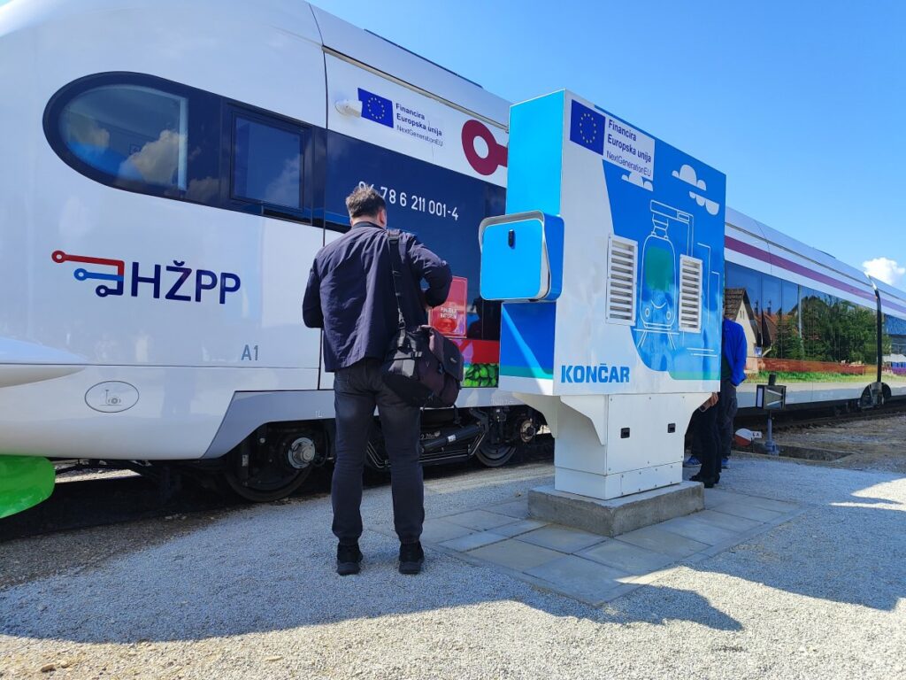 elektrobaterijski vlak 8