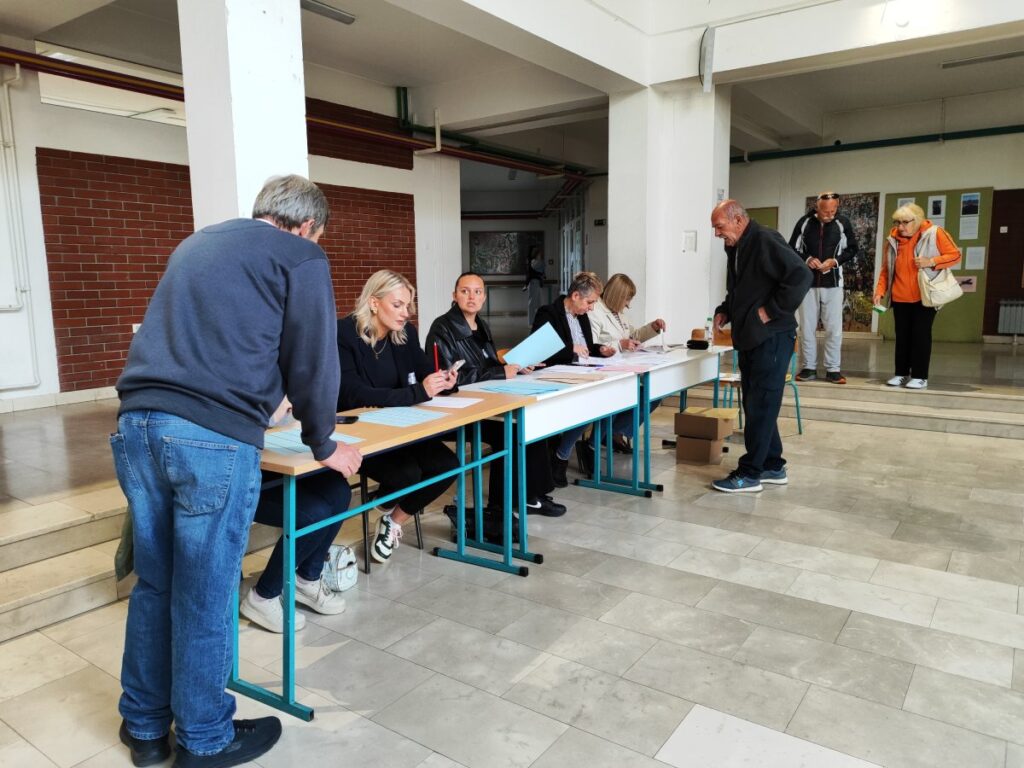 Lokalni izbori: Pogledajte kolika je izlaznost birača do 16:30 sati! lokalni izbori 2025 naslovne fotografije 4