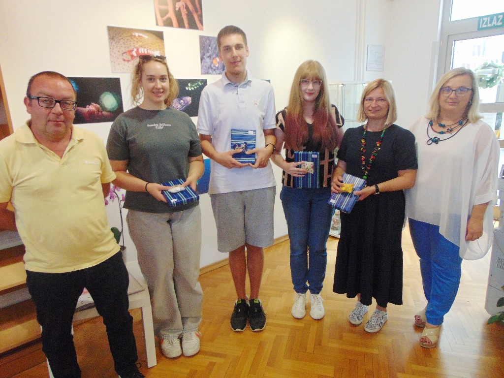 U svijetu brzih poruka – oni biraju knjigu: Nagrađeni najčitatelji bjelovarskih srednjih škola 2025 06 17 najcitatelji 4