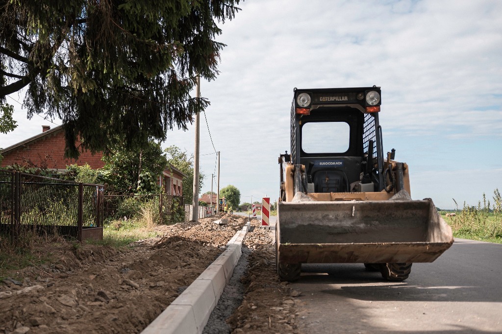 Općina Rovišće ulaže u sigurnost – u tijeku 5. faza izgradnje nogostupa u Podgorcima 2025 07 24 rovisce 2