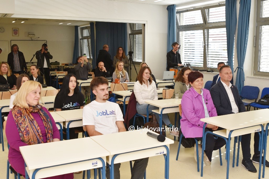 U Medicinskoj školi Bjelovar predstavljen projekt Job Lab – priprema učenika za tržište rada i digitalno doba 2025 10 29 medicinskaskolabjelovar 56