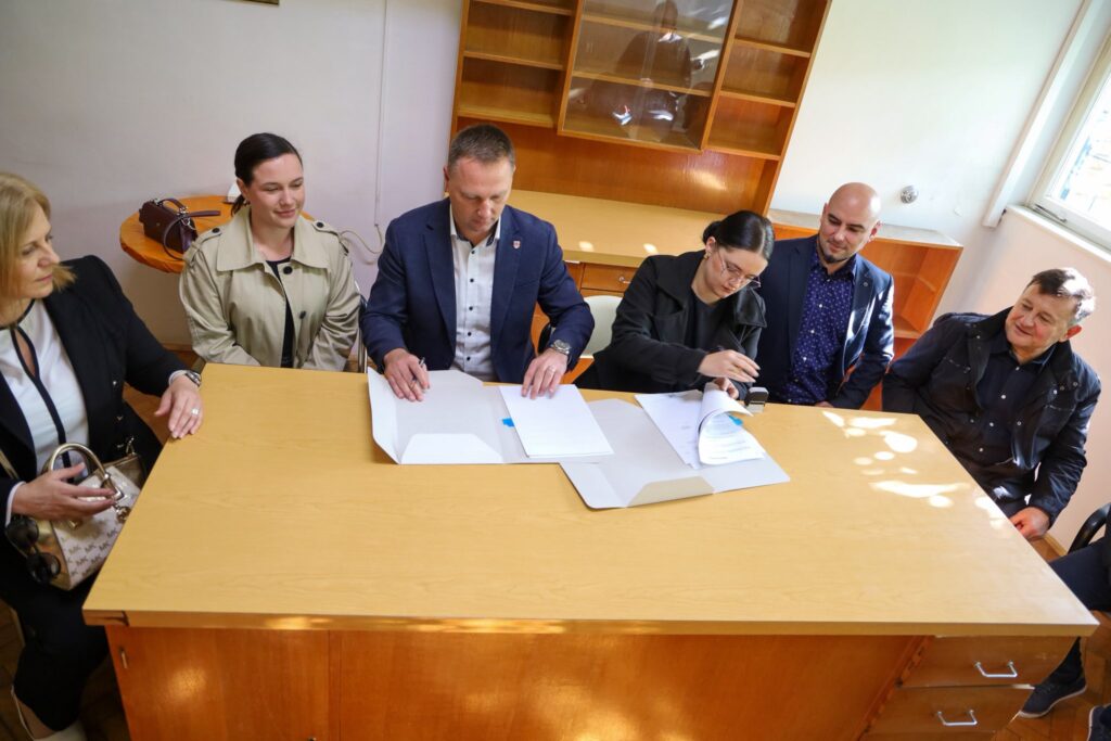 Zdravstvo u fokusu: Županija ulaže u obnovu povijesne čazmanske ljekarne bbz marko marusoc 2