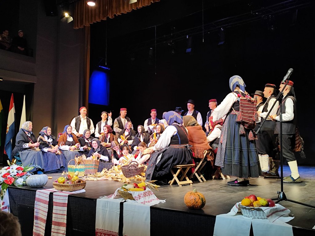 folklor 32. susret folklornih ansambala i izvornih skupina 7