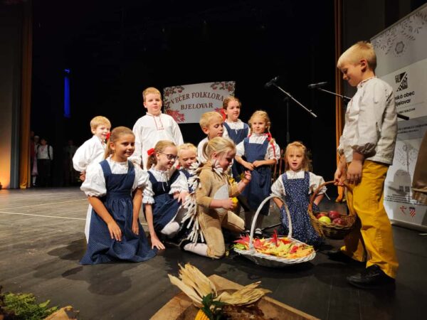 vecer folklora ceska obec 2025 8