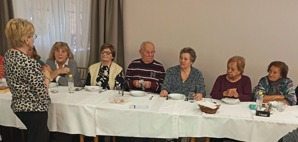 Umirovljenici iz Bjelovara uživali u druženju, plesu i učenju o zdravom snu u Vrbovečkoj Dubravi 2025 11 12 080223