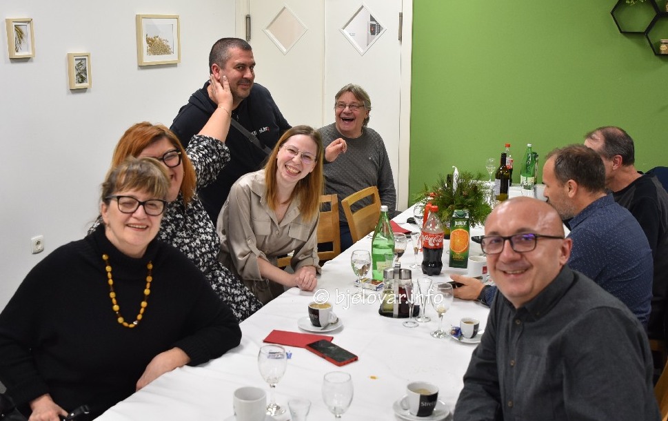 (FOTO) Novinari na okupu: Županija nastavila lijepu blagdansku tradiciju 2025 12 12 bolnicabjelovar 10